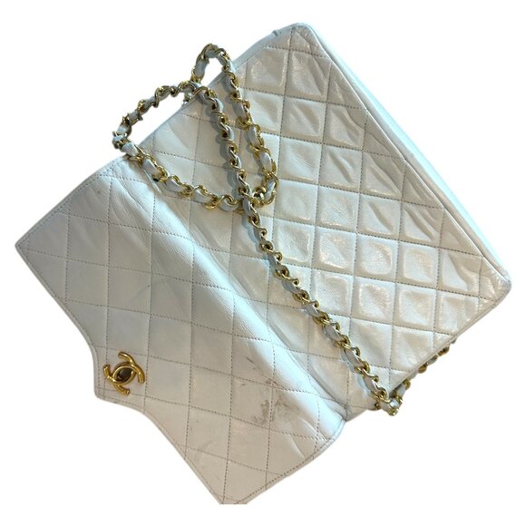 Vintage Chanel White Quilted Flap Bag | Gold Chain Classic - Picture 4 of 9
